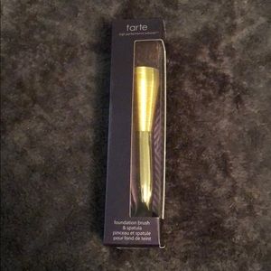 Tarte foundation brush and spatula